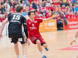 "Er ist ein richtig Guter", sagt TSG-Cheftrainer Ben Matschke über Robin Egelhof, den sich die Eulen geangelt haben. Die Szene zeigt den Linkshänder im Pokalmatch gegen den THW Kiel. (Foto: Harry Reis)