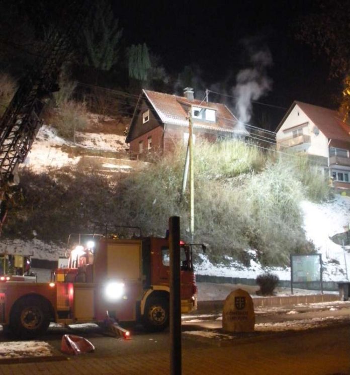 Hausbrand in Elmstein (Foto: Presseteam der Feuerwehr VG Lambrecht)