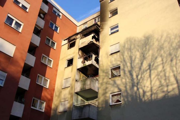 Das betroffene Mehrfamilienhaus im Theodor-Storm-Weg (Foto: THW OV Speyer)