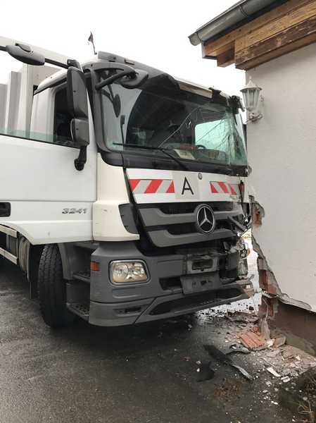Beschädigtes Müllfahrzeug Beschädigtes Müllfahrzeug