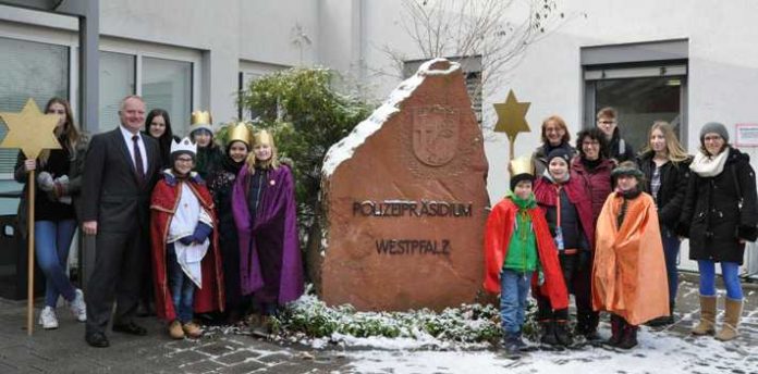 Die Sternsinger bei der Polizei