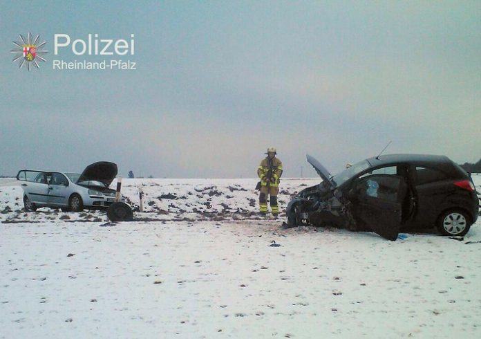 Frontalzusammenstoß auf der Landesstraße 382 bei Otterberg