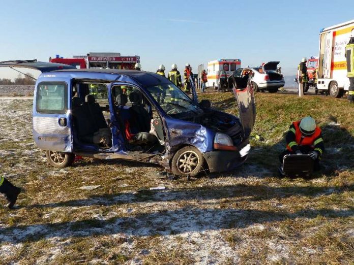 Eines der beiden beteiligten Fahrzeuge (Foto: Feuerwehr Neustadt)