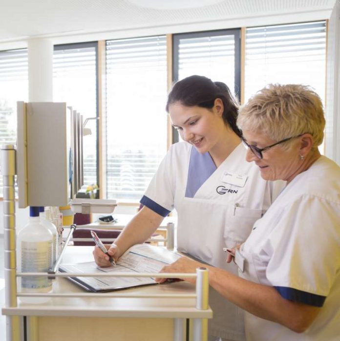 Die Dokumentation der Patientendaten und -befunde gehört mit zu den Aufgaben eines oder einer Medizinischen Fachangestellten. (Foto: GRN, Symbolbild)