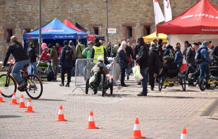 Mal ausprobieren: Der E-Parcours auf der Internationalen Spezialradmesse Ende April in Germersheim ist jedes Jahr ein Publikumsmagnet. (Foto: Spezialradmesse) Mal ausprobieren: Der E-Parcours auf der Internationalen Spezialradmesse Ende April in Germersheim ist jedes Jahr ein Publikumsmagnet. (Foto: Spezialradmesse)