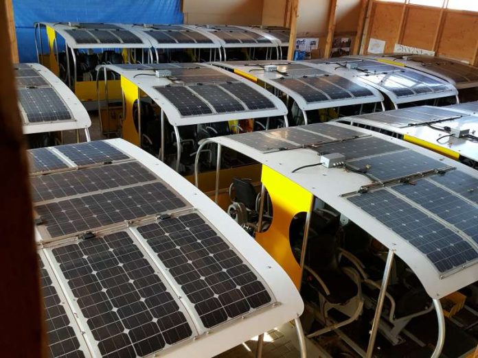 Solardraisinen warten auf den Saisonstart am 1. April. (Foto: Überwaldbahn gGmbH)