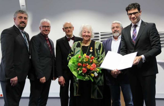 v.l.: Hans-Dirk Nies, Dietmar Kron, Friedrich Mayer, Mechthild Mayer, Gerhard Heil, Prof. Dr. Salvatore Barbaro (Foto: MWWK)