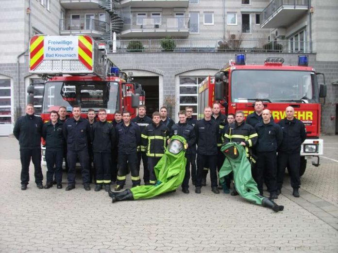 Teilnehmer des CSA (Chemikalienschutzanzug)-Trägerlehrgang sin Bad Kreuznach (Foto: Feuerwehr) Teilnehmer des CSA (Chemikalienschutzanzug)-Trägerlehrgang sin Bad Kreuznach (Foto: Feuerwehr)