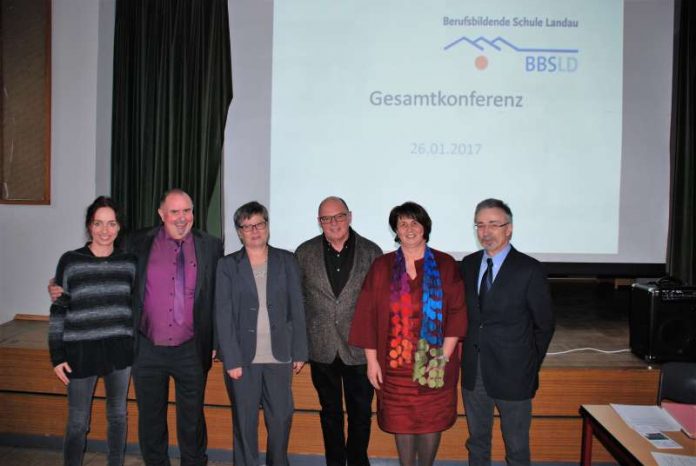 DSC_0265 Personalratsvorsitzende Gabriele Banzhaf, Günter Foltz, Margit Bischoff, Wilhelm Haubold, Monika Marx, Schulleiter Ernst Gamber (Foto: BBS)