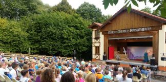 Das Freilichttheater Dörrenbach (Foto: Sommerfestspiele Südliche Weinstraße)
