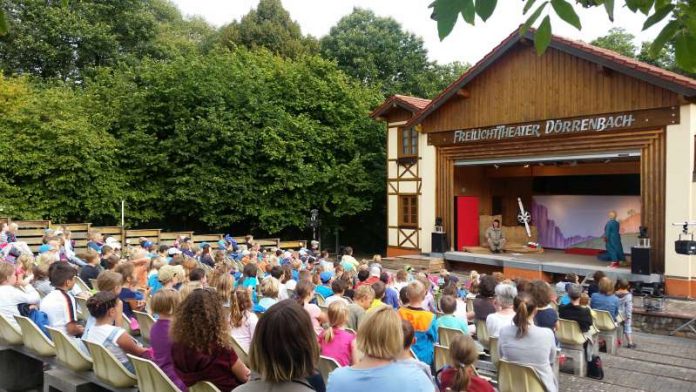 Das Freilichttheater Dörrenbach (Foto: Sommerfestspiele Südliche Weinstraße) Das Freilichttheater Dörrenbach (Foto: Sommerfestspiele Südliche Weinstraße)