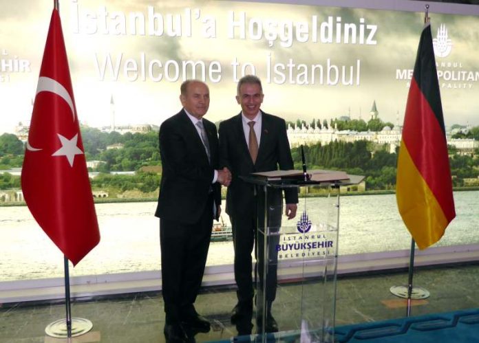 Kadir Topbas und Peter Feldmann (r.) (Foto: Tarkan Akman)