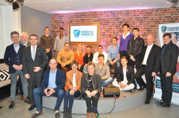 Die rheinland-pfälzischen Spitzensportler mit den Kuratoren um Lotto-Geschäftsführer Jürgen Häfner (3.v.l.) und RPR1-Geschäftsführer Kristian Kropp (ganz links) sowie Karin Augustin, LSB-Präsidentin und Vorsitzende der Sporthilfe (4.v.r.). (Foto: LSB) Die rheinland-pfälzischen Spitzensportler mit den Kuratoren um Lotto-Geschäftsführer Jürgen Häfner (3.v.l.) und RPR1-Geschäftsführer Kristian Kropp (ganz links) sowie Karin Augustin, LSB-Präsidentin und Vorsitzende der Sporthilfe (4.v.r.). (Foto: LSB)