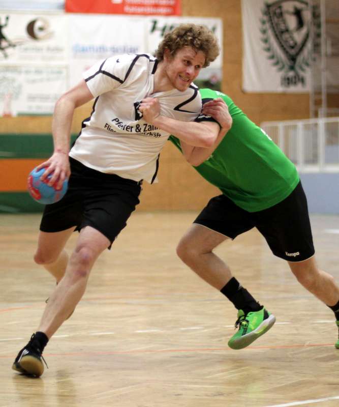 Dominic Daneker setzt sich energisch durch. (Foto: TuS 04 KL-Dansenberg)