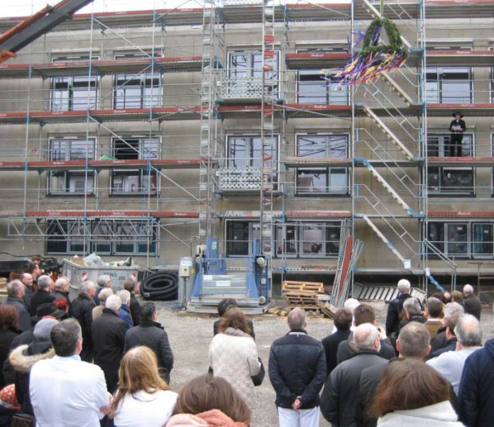 Richtfest für den neuen G-Bau an der Fürst-Stirum-Klinik Karlsruhe (Foto: Landratsamt)