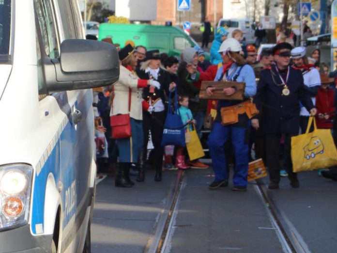 Rekrutenumzug 2017 (Foto: Polizei RLP) Rekrutenumzug 2017 (Foto: Polizei RLP)
