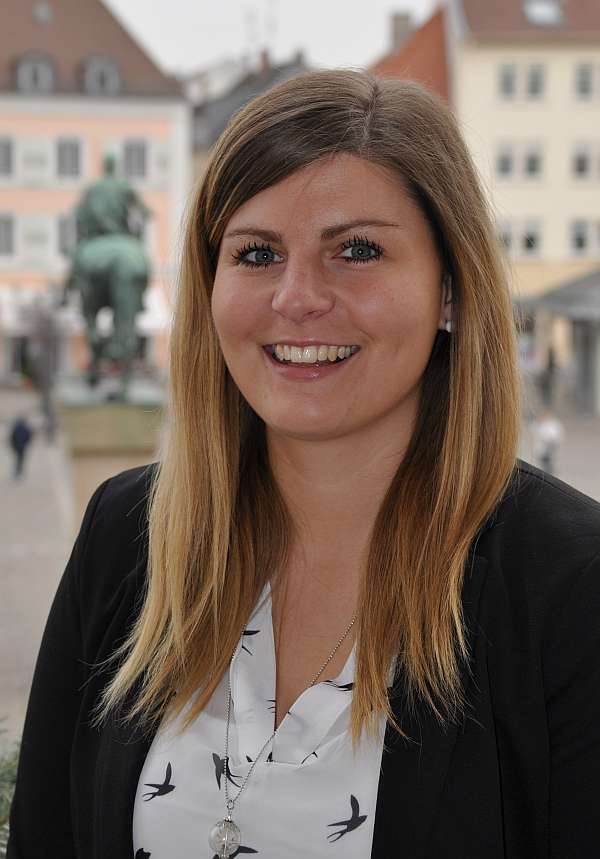 Neu im Team des Landauer Standesamts: Stefanie Rasig. (Foto: Stadt Landau in der Pfalz) Neu im Team des Landauer Standesamts: Stefanie Rasig. (Foto: Stadt Landau in der Pfalz)