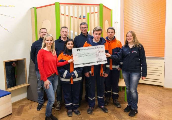 Spendenübergabe der Jugendfeuerwehr an die Kita (Foto: Stefan Simon)