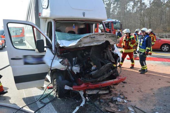 Unfallbeteiligtes Fahrzeug - Totalschaden