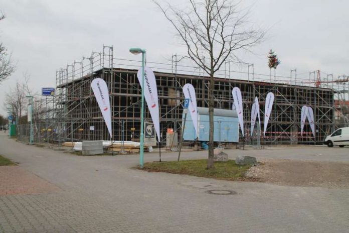 Hort an Seckenheim-Grundschule feiert Richtfest (Foto: Stadt Mannheim)