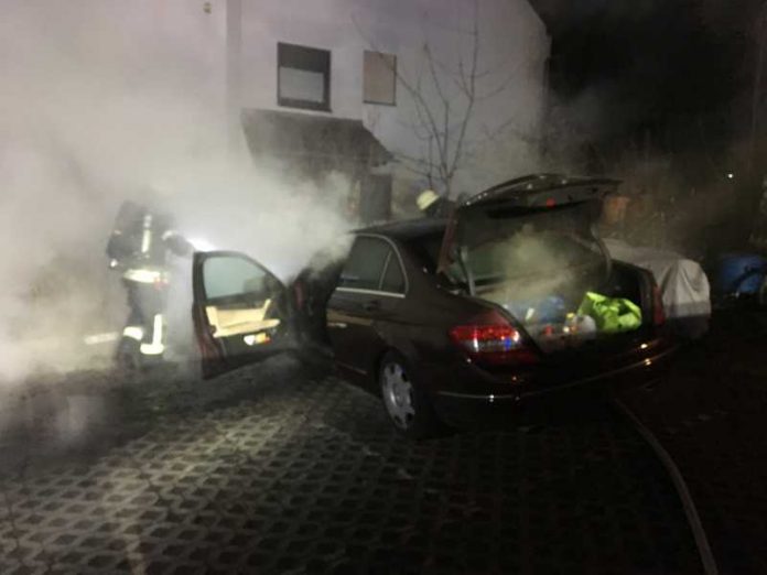Fahrzeugbrand in Dossenheim Fahrzeugbrand in Dossenheim