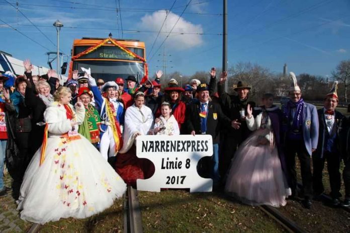 Narrenexpress 2017 abfahrtbereit (Foto: Kurt Müller)