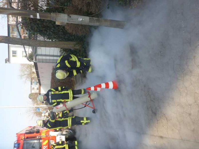 Kabelbrand in der Straße am Sportfeld