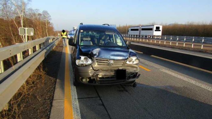 Beschädigter VW Caddy