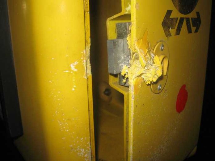 Aufgebrochener Postbriefkasten Aufgebrochener Postbriefkasten
