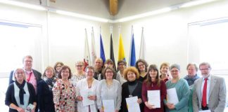 Zertifikatsübergabe im Haßlocher Rathaus (Foto: Gemeindeverwaltung)