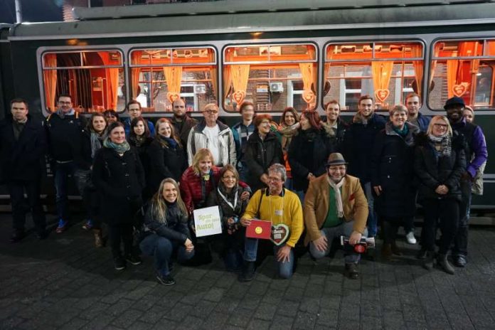 Bürgermeisterin Felicitas Kubala mit den Teilnehmerinnen und Teilnehmern der Aktion 