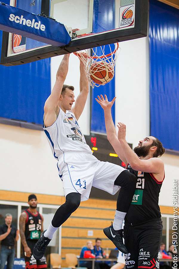 Niklas Kiel und die FRAPORT SKYLINERS Juniors wollen geMAINsam weitere Siege einfahren, um noch in die Playoffs einzuziehen (Foto: (SID) Dennys Sidjabat)