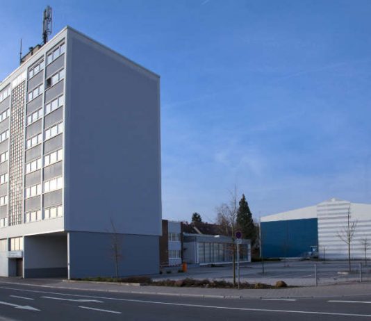 Außenaufnahme des Weiterbildungs- und Tagungszentrums (Foto: Westpfalz-Klinikum)