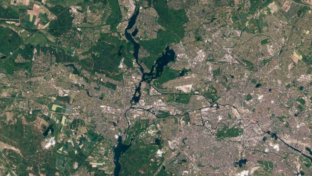 Satellitenaufnahme von Berlin (Foto: BKG, Copernicus data 2015-2016)