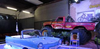 In der neuen Sonderausstellung „Crazy Wheels-Verrücktes auf Rädern“ ist auch ein Amphicar und ein Monstertruck im Auto & Technik Museum in Sinsheim zu besichtigen (Foto: Michael Sonnick)