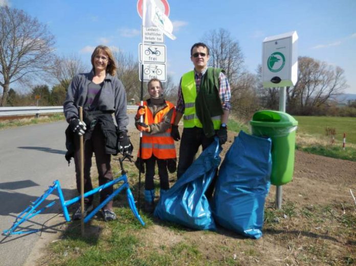 Vorbildlicher Einsatz für eine schönere Stadt Lorsch (Foto: Stadt Lorsch) Vorbildlicher Einsatz für eine schönere Stadt Lorsch (Foto: Stadt Lorsch)