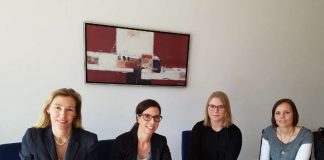 v.l.: Prof. Dr. Kirstin Zimmer, Frankfurt UAS, Studiengangsleiterin dualer Studiengang Luftverkehrsmanagement B.A., Susanne Epping, Flughafen Düsseldorf Leiterin Personalentwicklung, Sabine Lörks, Flughafen Düsseldorf Personalentwicklung, Sandra Reinstorf, Frankfurt UAS, Referentin dualer Studiengang Luftverkehrsmanagement B.A. (Foto: Caterina Mangino)