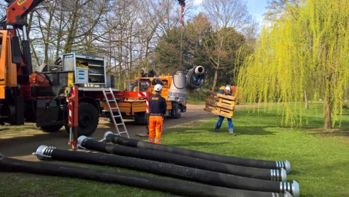 Einsatz im Schlosspark (Foto: Landeshauptstadt) Einsatz im Schlosspark (Foto: Landeshauptstadt)