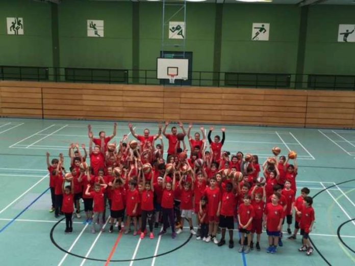 Bereits der 1. Basketball-Erlebnistag war ein voller Erfolg. (Foto: Max Akamphuber) Bereits der 1. Basketball-Erlebnistag war ein voller Erfolg. (Foto: Max Akamphuber)