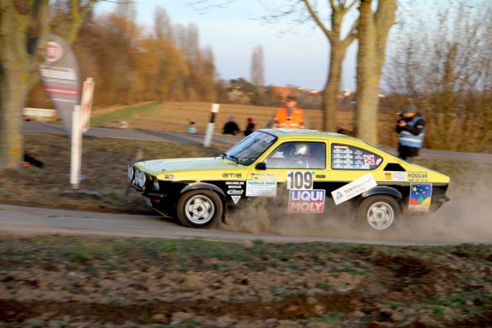 Das Opel Kadett-Duo Werner Mayer (Ludwigshafen) mit Beifahrer Helmut Rotzal (Limburgerhof) belegte den 7. Platz beim ADAC Retro Rallye-Auftakt in Edenkoben (Foto: Bruno Badina)