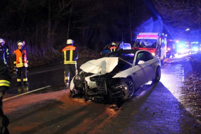 Zwei Menschenn wurden verletzt (Foto: Feuerwehr)