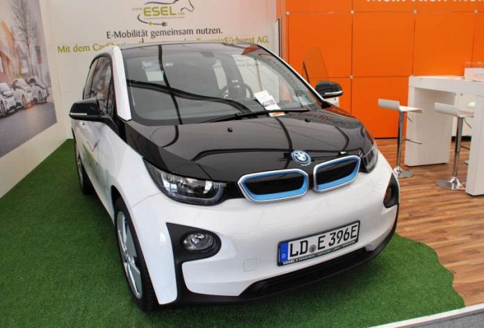 Vier BMW i3 gehören zur Carsharing-Flotte der EnergieSüdwest. Ab dem 2. Quartal 2017 können die Fahrzeuge flexibel im Landauer Stadtgebiet ausgeliehen und wieder abgestellt werden. (Foto: EnergieSüdwest) Vier BMW i3 gehören zur Carsharing-Flotte der EnergieSüdwest. Ab dem 2. Quartal 2017 können die Fahrzeuge flexibel im Landauer Stadtgebiet ausgeliehen und wieder abgestellt werden. (Foto: EnergieSüdwest)