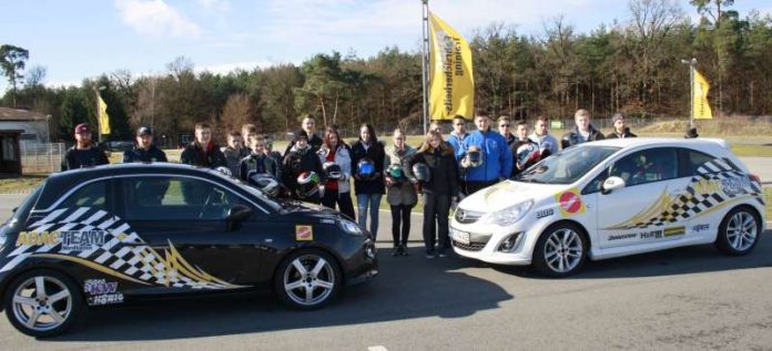 Begeistert waren die 19 Teilnehmer vom Ablauf des Sichtungslehrgangs zum Einstieg in den Automobil-Slalom-Sport (Foto: ADAC)