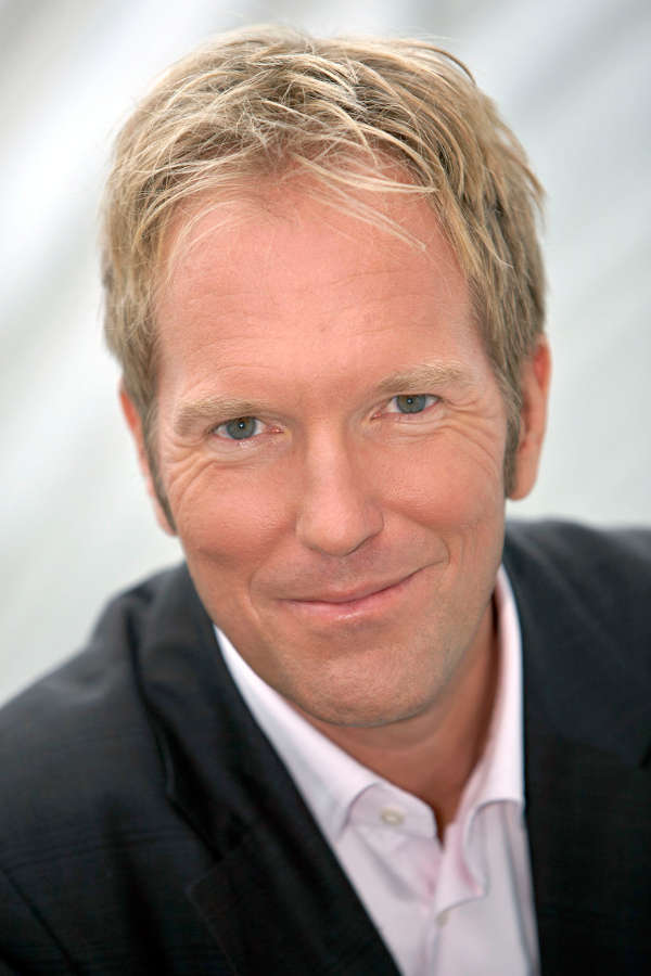 Der Erzähler im Kult-Musical „The Rocky Horror Show“: TV-Moderator Markus Brock (Foto: SWR/Peter A. Schmidt) Der Erzähler im Kult-Musical „The Rocky Horror Show“: TV-Moderator Markus Brock (Foto: SWR/Peter A. Schmidt)