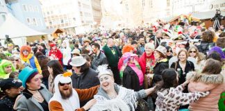 Eine Straßenfastnacht wie aus dem Bilderbuch feierten am 26. Februar die Narren auf dem Wormser Obermarkt. (Foto: Bernward Bertram)