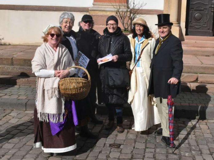 Pfarrerin Judith Geib; Gästeführer/-innen:Jutta Grünenwald, Gert Hörner, Elke Bechtold, Martina Roth und Hans Waizenegger (Foto: Jutta Waizenegger) Pfarrerin Judith Geib; Gästeführer/-innen:Jutta Grünenwald, Gert Hörner, Elke Bechtold, Martina Roth und Hans Waizenegger (Foto: Jutta Waizenegger)
