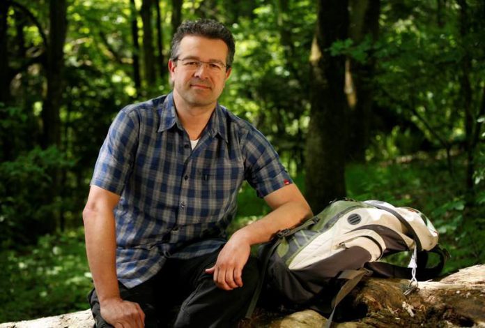 Manuel Andrack wandert, wo der Wein wächst! (Foto: DWI)