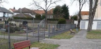 Die neuen Bänke am Friedhof (Foto: Gemeindeverwaltung)