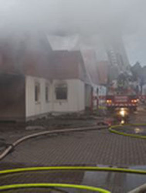 Brennendes Haus (Foto: Polizei RLP) Brennendes Haus (Foto: Polizei RLP)