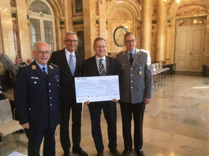 Landesvorsitzender des Reservistenverbands Hans-Jürgen Blümlein, Staatssekretär Martin Jäger, Landesvorsitzender des Volksbunds Baden-Württemberg, Ministerialdirektor Johannes Schmalzl, Oberst Dieter Bohnert vom Landeskommando Baden-Württemberg (Foto: VDK)